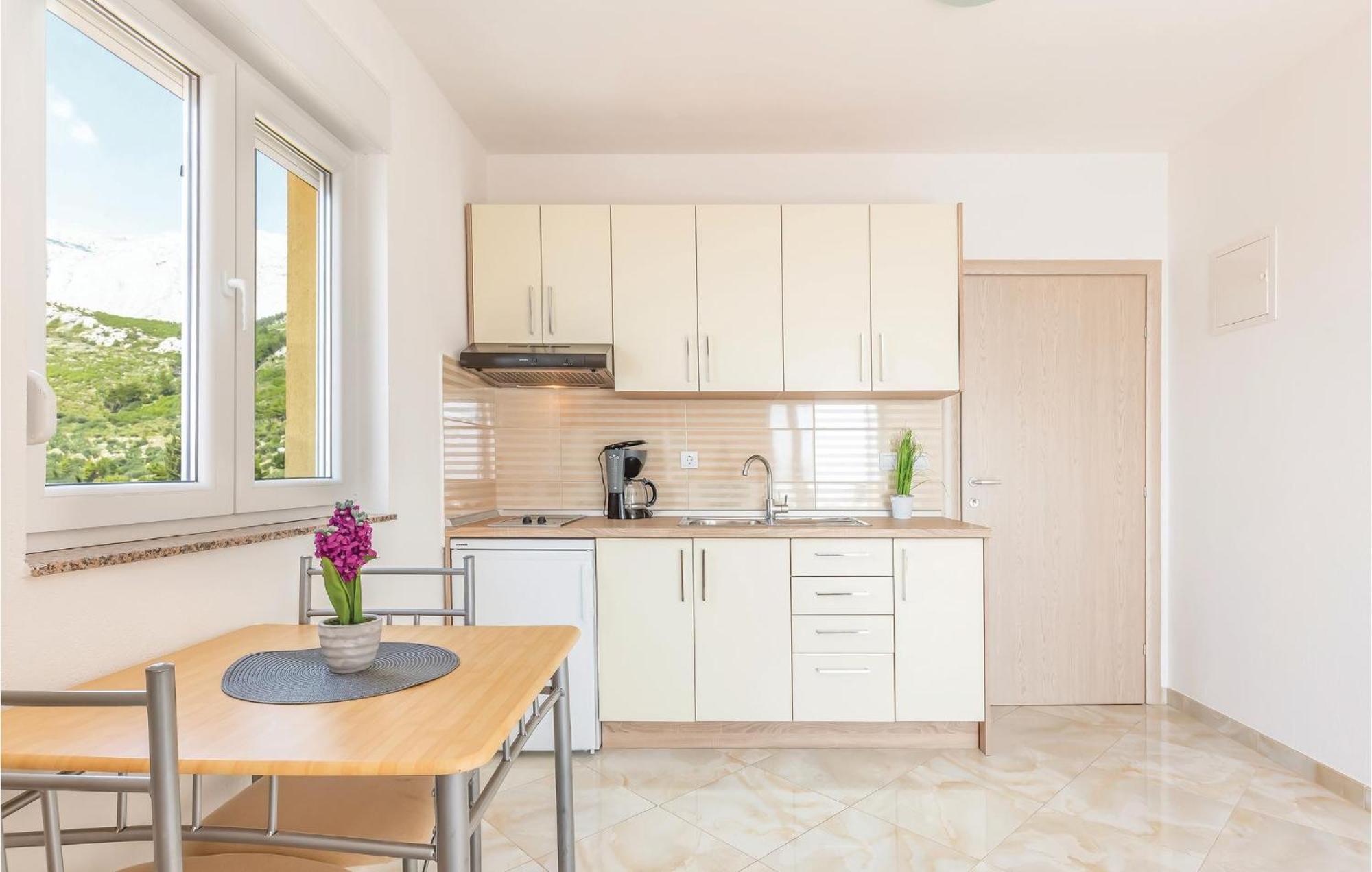 Gorgeous Apartment In Krvavica With Kitchen Экстерьер фото
